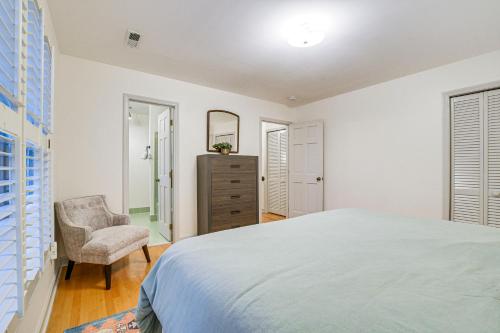 Lakefront Raleigh Home with Deck 12 Mi to Downtown!