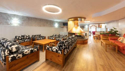 Zona de TV/saló-bar comuns, Hotel Guillem & Spa in Encamp