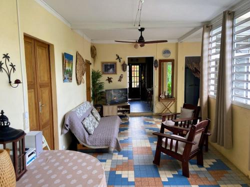 Maison Simon Lamentin jardin tropical in Lamentin
