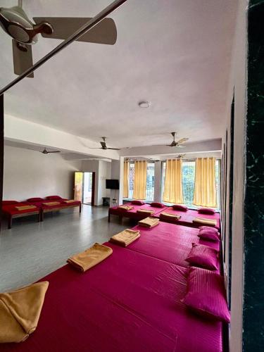 Mixed Dormitory Room image 9