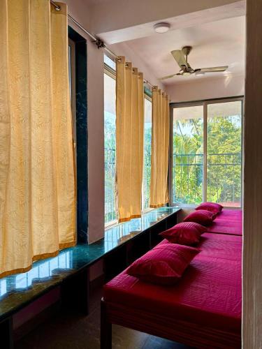 Mixed Dormitory Room image 8