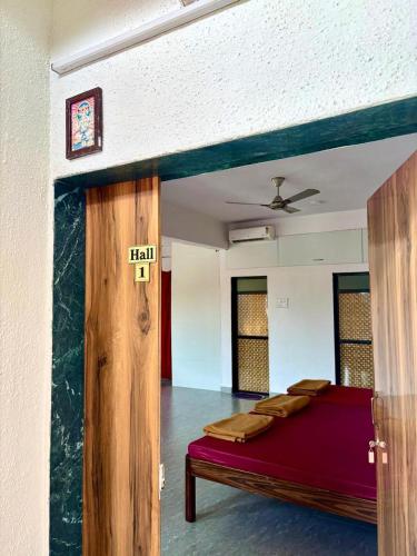 Mixed Dormitory Room image 7