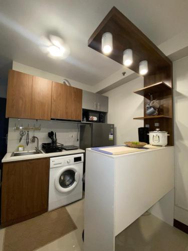 Studio with Balcony and Pool View in the Heart of Lapu-Lapu, Cebu, Lapu Lapu City (fotografie 5)