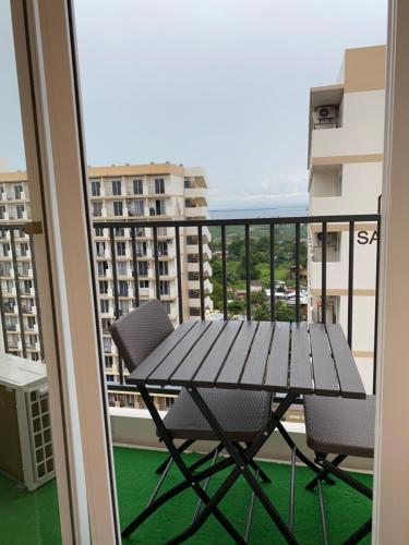 Studio with Balcony and Pool View in the Heart of Lapu-Lapu, Cebu, Lapu Lapu City (fotografie 7)