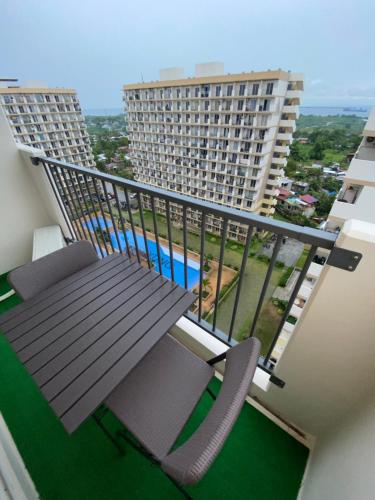 Studio with Balcony and Pool View in the Heart of Lapu-Lapu, Cebu, Lapu Lapu City (fotografie 8)