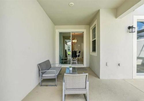 1569 SD - Spacious Champions Gate Retreat with Modern Amenities in Davenport, USA