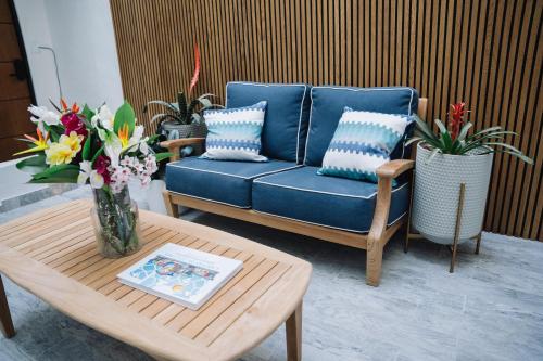 Oprema, The Looking Glass Hotel in San Juan