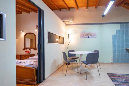 Monastiraki metro st 1 bedroom apt for 2 by MPS, Atenas (foto 6)
