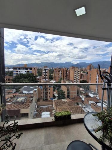 RentalsOP AN09 Apartamento en Laureles el barrio mas cool del mundo, moderno, con balcon y excelente vista, Medellín (fotografie 5)