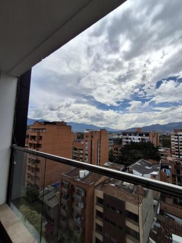 RentalsOP AN09 Apartamento en Laureles el barrio mas cool del mundo, moderno, con balcon y excelente vista, Medellín (fotografie 8)