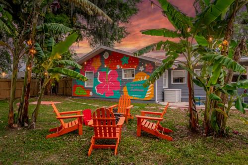 Spacious Family Escape Game Room Pet Friendly Minutes to the Beach in Palm Bay, USA