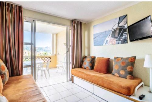 Appartement 4/5 personnes vue mer piscine et montagne Cap Esterel Pierre et Vacance nature et sport in Saint-Raphael