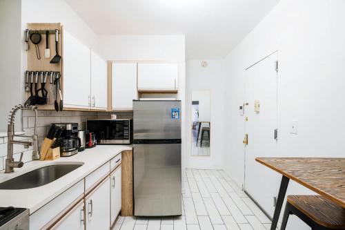428-2E Newly furnished 2BR Prime Midtown sleeps 5, New York (Foto 5)