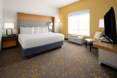 1 King Bed 2 Room Suite Non-Smoking