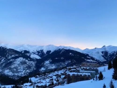 Appartement skis aux pieds rénové à Courchevel Moriond, idéal pour séjour en famille - FR-1-514-61 (Appartement skis aux pieds, 3 chambres, renove, idealement situe pres des commerces a Courchevel 165) in Courchevel