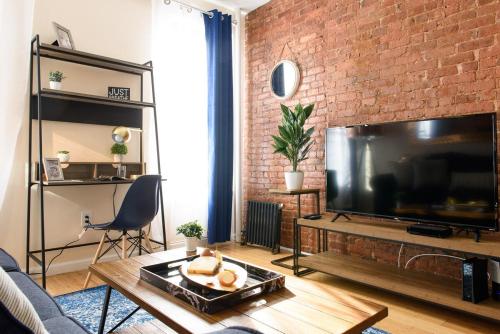 428-4R prime midtown large 2 BR Newly Furnished, New York (photo 2)