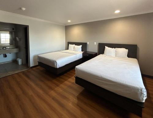 2 double beds