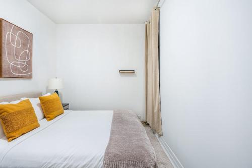 428-2W Newly Furnished Prime Location 2BR Sleeps 5, New York (photo 7)