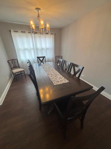 บริการและสิ่งอำนวยความสะดวก, Arlington Heights 5bd 3bth sleeps 14 with driveway parking in อาร์ลิงตัน ไฮทส์ (IL)