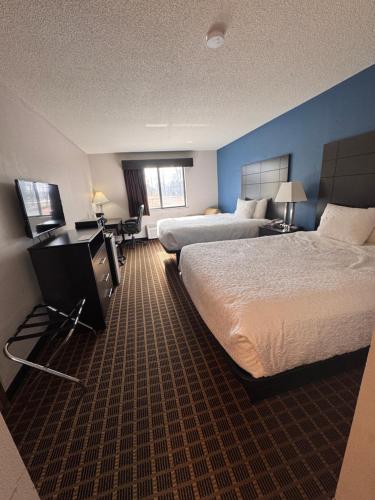 Queen Room with Two Queen Beds - Non-Smoking