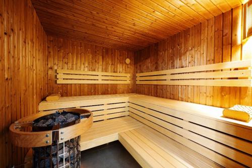 Hotylek pod smrkem in Ryzoviste