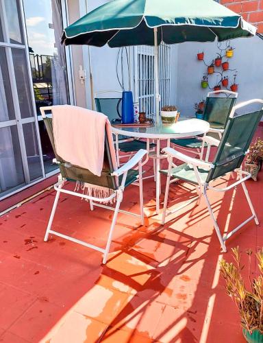 Balcony/terrace, Departamento para 6 con cochera a 4 cuadras subte H in Parque Patricios