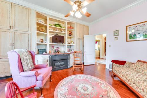 Elegant and Spacious Retreat about 18 Mi to Lake Norman! in Lincolnton, USA
