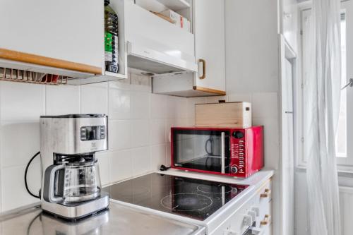 Vibrant and Central w Netflix, WiFi, 200m tram and bus in Eira