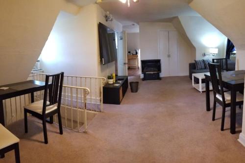 Mt Washington Apt 4 Grandview Ave at Gazebo Park 1 Bedroom Penthouse detail