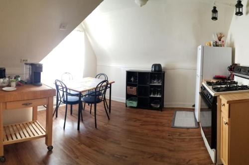 Mt Washington Apt 4 Grandview Ave at Gazebo Park 1 Bedroom Penthouse detail