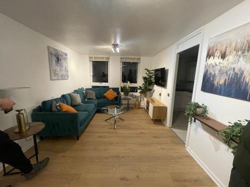 Apartment facing Covent Garden station, Londyn
