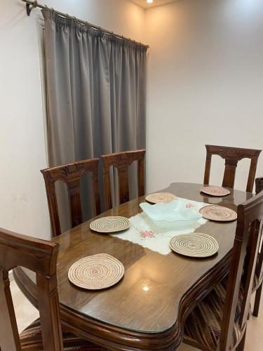 Stylish apartment steps from AUC families only