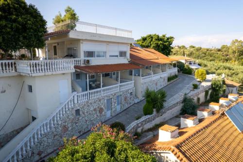 Exterior view, Pansion Koroni L'Antic in Asini