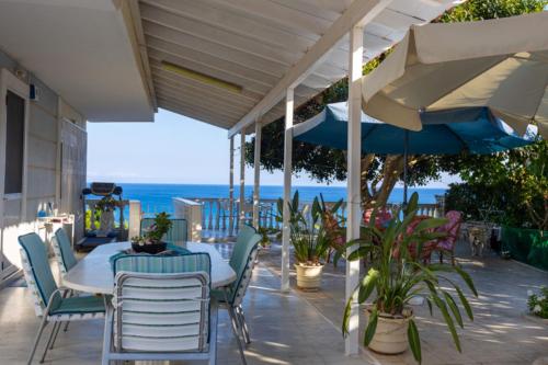 Exterior view, Pansion Koroni L'Antic in Asini