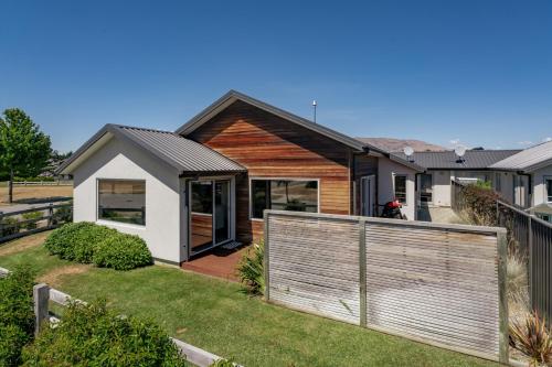 外觀, Sunny Riverside Park | Pool Access & Mountain Views in 亞伯特鎮