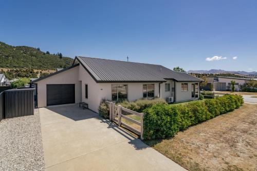 外觀, Sunny Riverside Park | Pool Access & Mountain Views in 亞伯特鎮