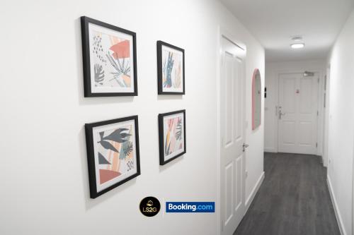 Stylish 2 Bedroom Apt By LS2G Short Lets & Serviced Accommodation Greater London With Free Parking, London (photo 10)