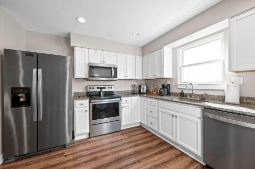 Spacious Family Home very close to ARK - image 9