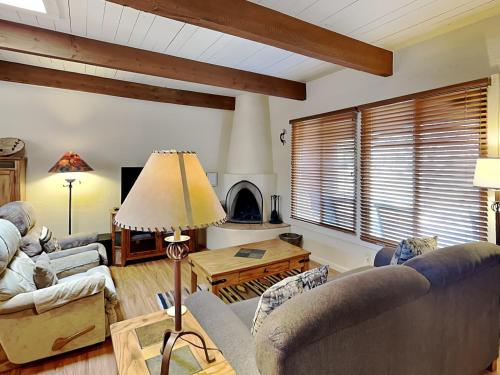 Artist Road #30 2 Bedrooms Fireplace Pool Access Washer/Dryer Sleeps 4 - image 6