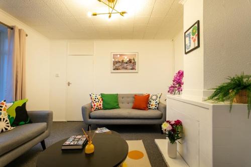 3Br-5Guests-Parking-Netflix-10minCentralNottingham