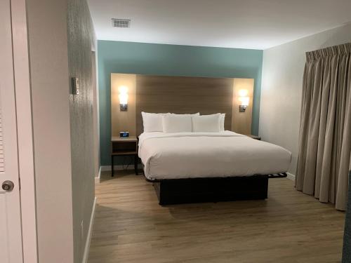 Arbor Suites at the Mall - image 25