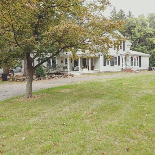 The Hundred Acre Haven in Фредонія