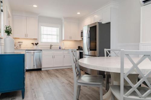 1003 Queen ADA & Pet Friendly Suite, 1st Floor Cove 1003 Queen ADA & Pet Friendly Suite, 1st Floor Cove