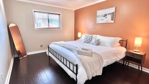 Family & Work-Friendly 3BD w Fire Pit - U of I 1M – khách sạn tại Campustown