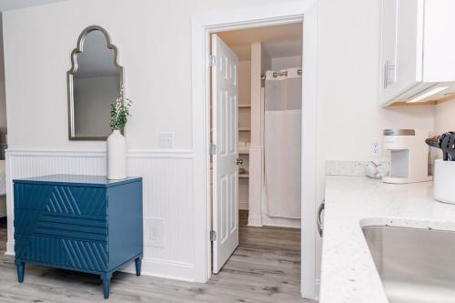 Adjacent 3rd Floor Trio, 3001 King, 3002 Queen, & 3003 Queen Adjacent 3rd Floor Trio, 3001 King, 3002 Queen, & 3003 Queen