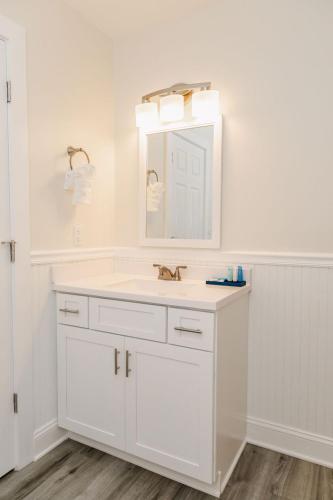 Adjacent 3rd Floor Trio, 3001 King, 3002 Queen, & 3003 Queen Adjacent 3rd Floor Trio, 3001 King, 3002 Queen, & 3003 Queen