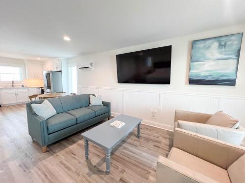 Adjacent 3rd Floor Trio, 3001 King, 3002 Queen, & 3003 Queen Adjacent 3rd Floor Trio, 3001 King, 3002 Queen, & 3003 Queen