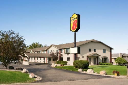 Super 8 by Wyndham Alexandria MN