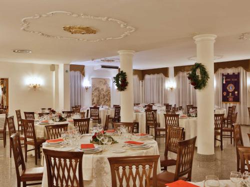 مطعم, Hotel Windsor Savoia in إيريمو ديلي كارتشيري