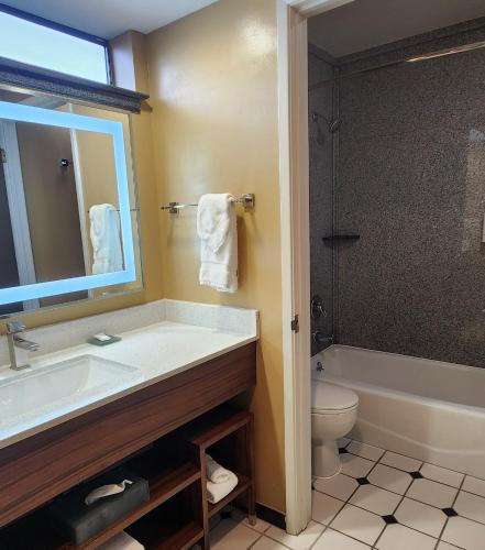 La Quinta by Wyndham San Francisco Airport West - image 10